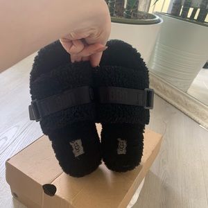 UGG fluffita size 6
